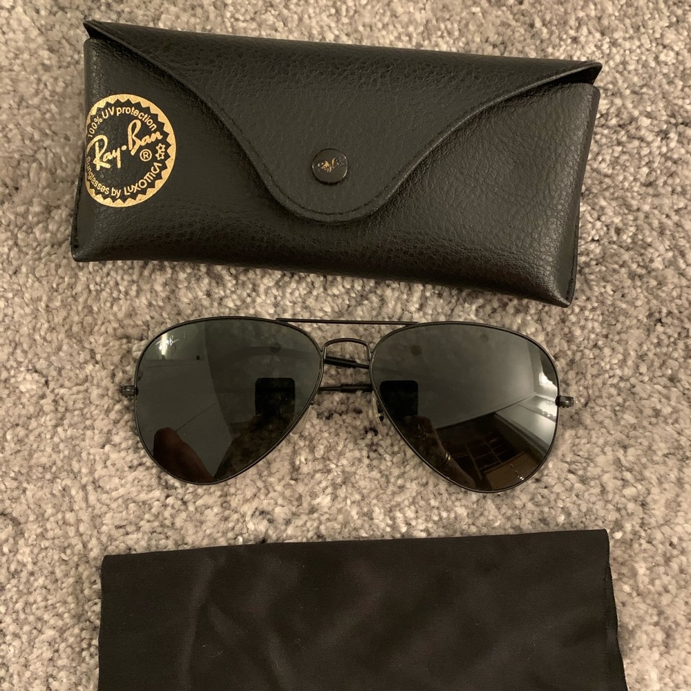 Rayban Aviators, all black